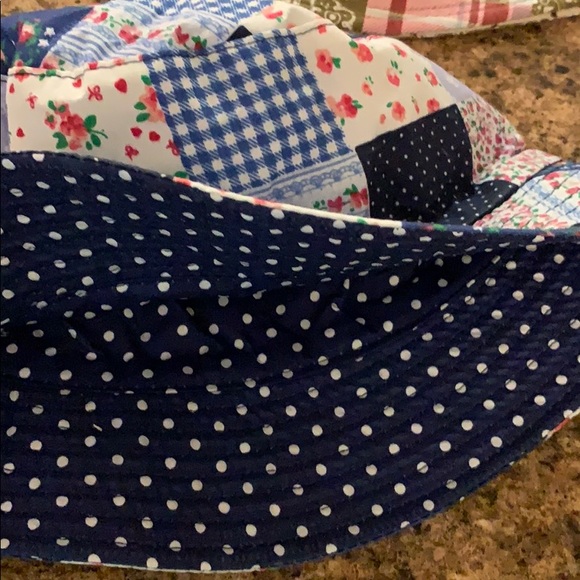 **WHOLESALE** Reversible Kids Bucket Hats - Picture 4 of 10